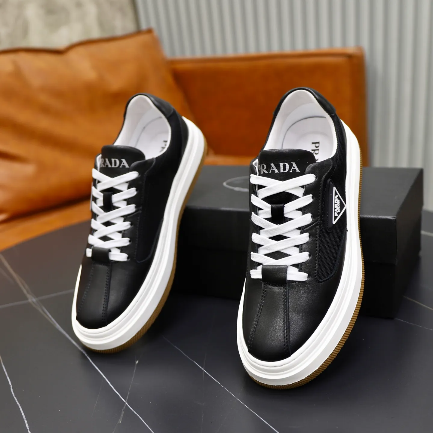Ex-factory price: 440💰🙅‍♂️🙅‍♂️🙅‍♂️ Brand: PRADA Standard code: 38–44 (45 can be customized) Grade: Same as the official website Material: Original cowhide fabric Comfortable pigskin lining Lightweight wear-resistant outsole Style category: Men's fashionable casual shoes and boots Running sports shoes Distinguished luxury brand elements Top luxury Color: actual picture color